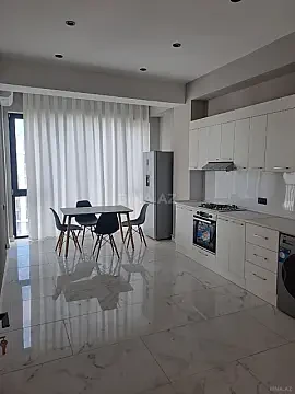 Kirayə verilir 2 otaqlı mənzil 108 m²