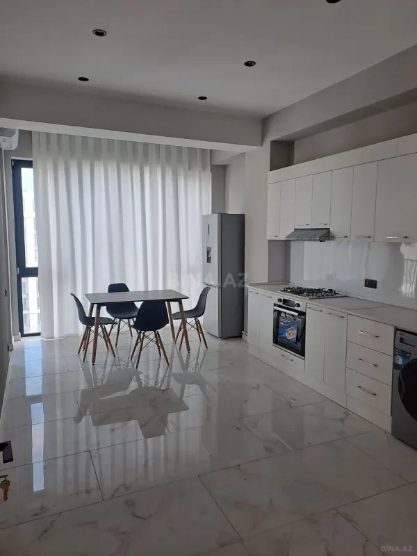 Kirayə verilir 2 otaqlı mənzil 108 m²