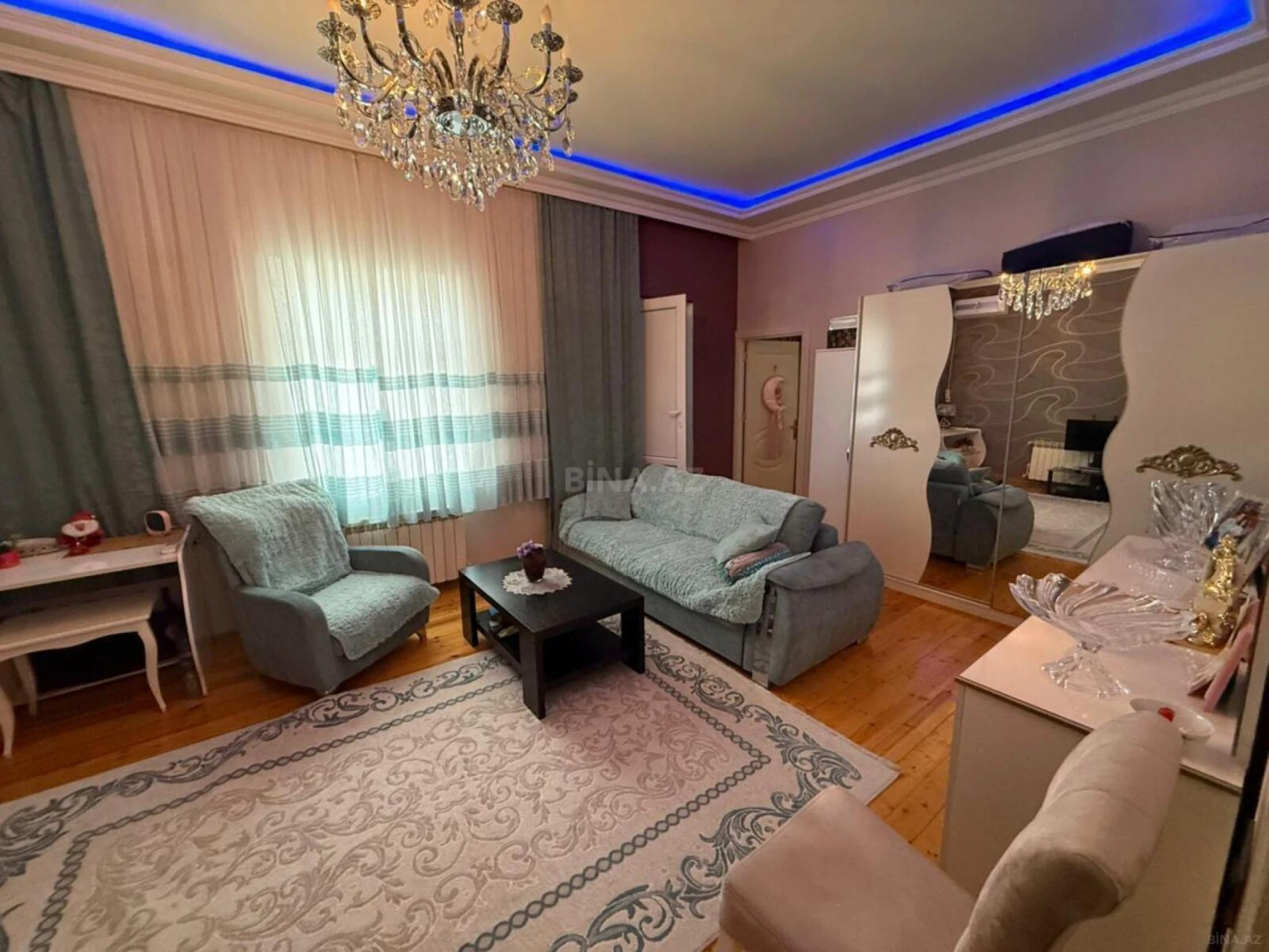 Satılır 6 otaqlı həyət evi 250 m²
