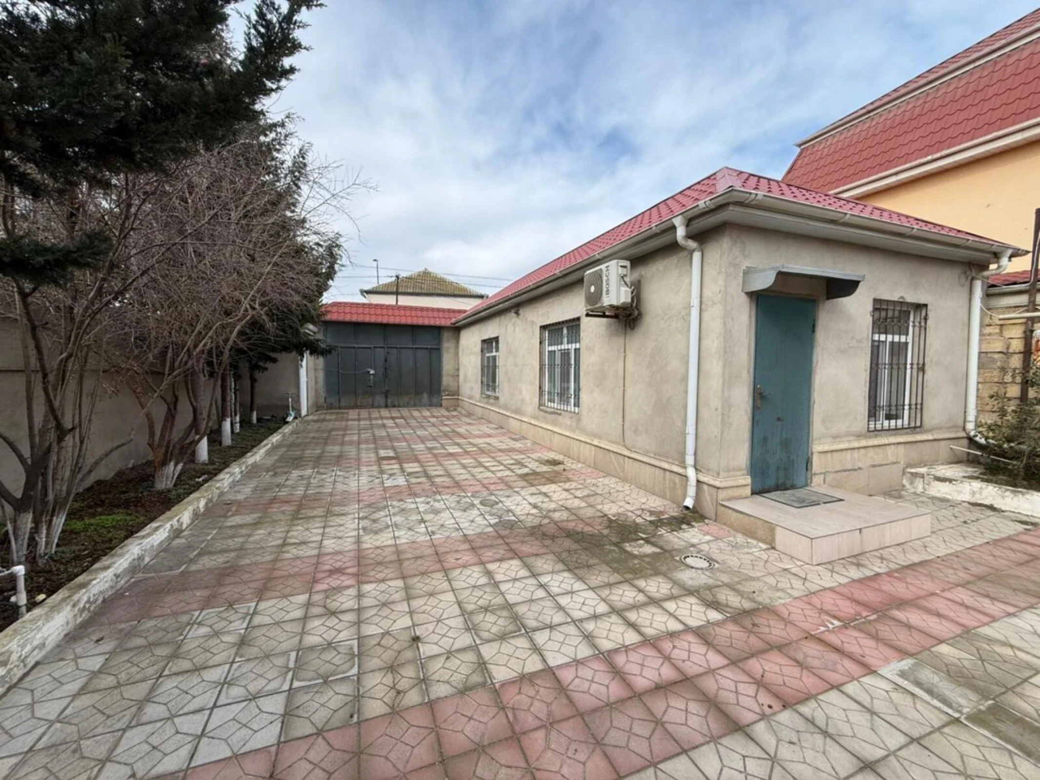 Satılır 6 otaqlı həyət evi 250 m²