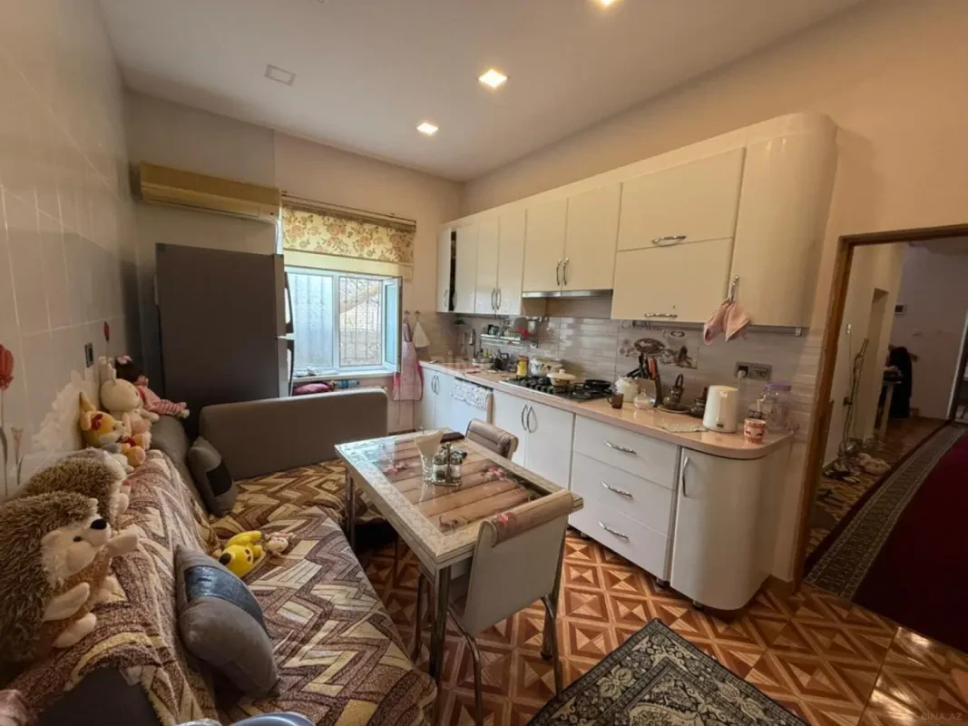 Satılır 6 otaqlı həyət evi 250 m²