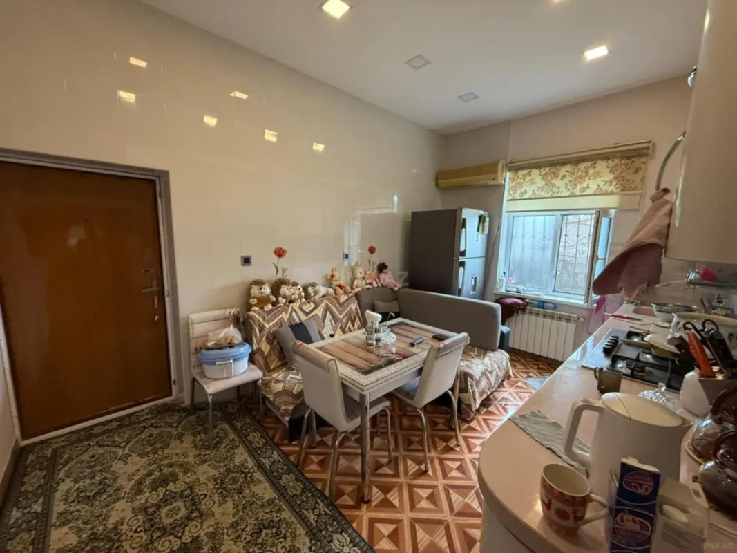 Satılır 6 otaqlı həyət evi 250 m²