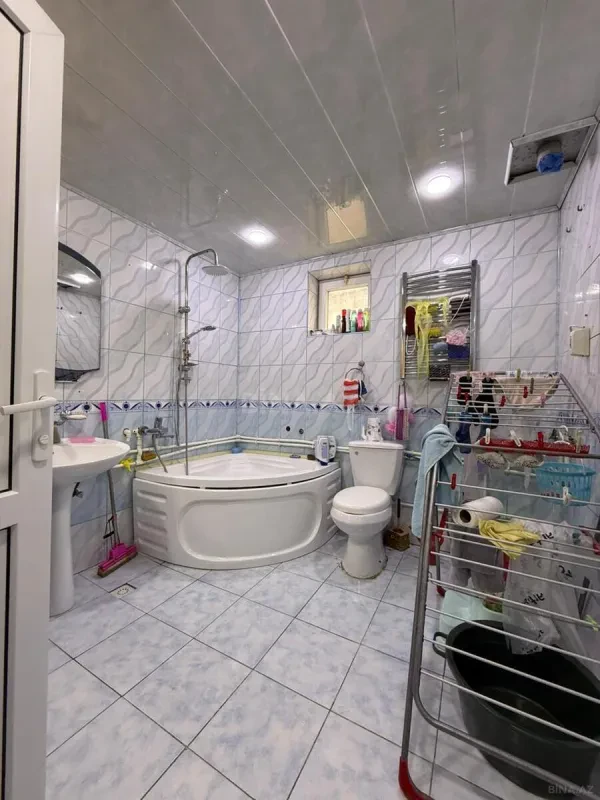 Satılır 6 otaqlı həyət evi 250 m²