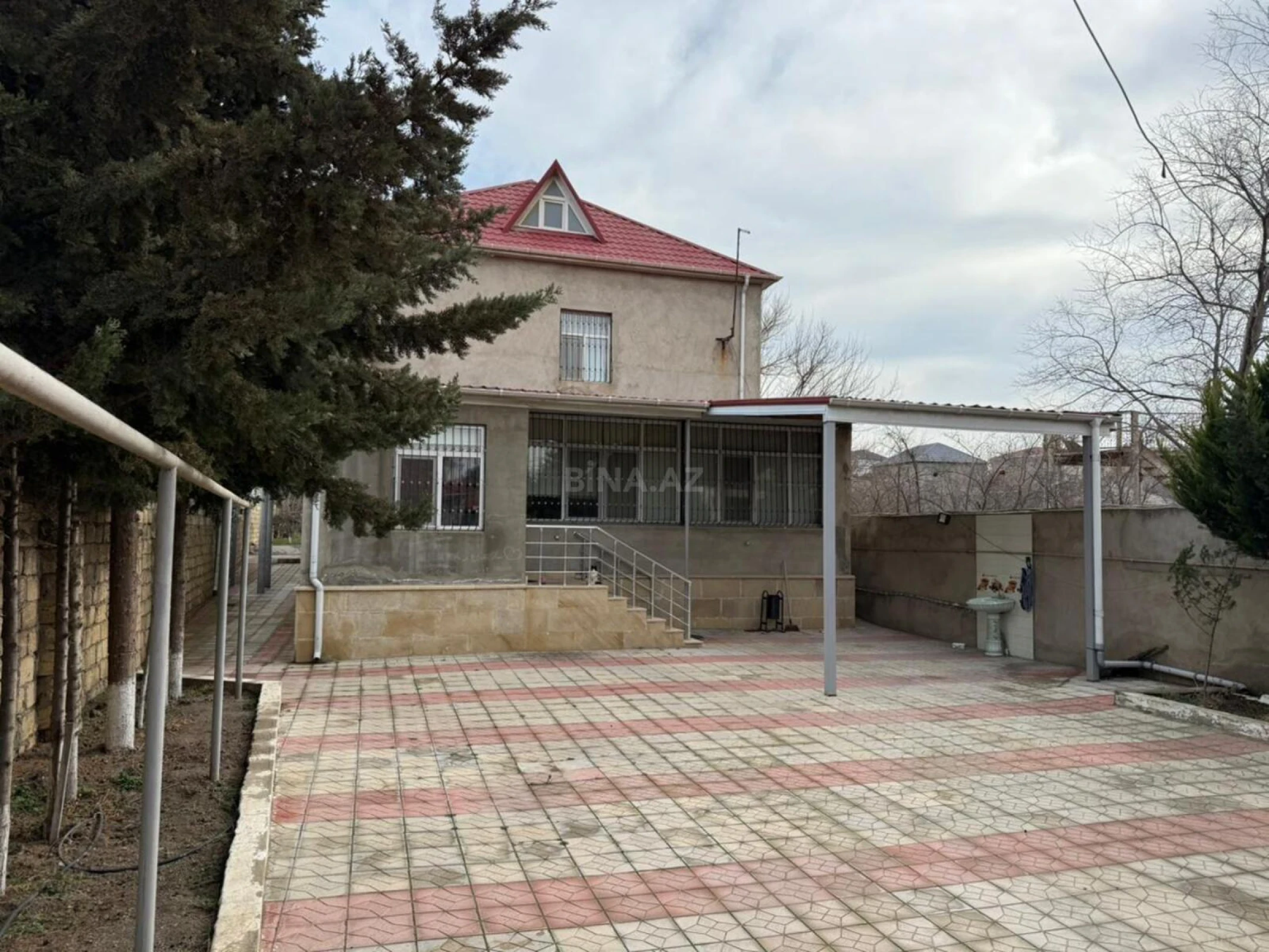 Satılır 6 otaqlı həyət evi 250 m²