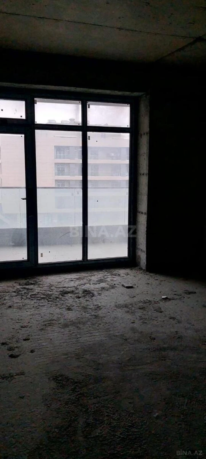 Satılır 5 otaqlı mənzil 260 m²
