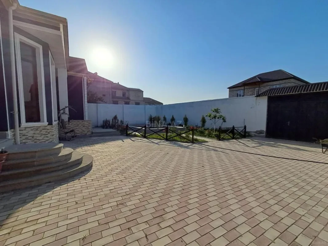 Satılır 4 otaqlı həyət evi 200 m²