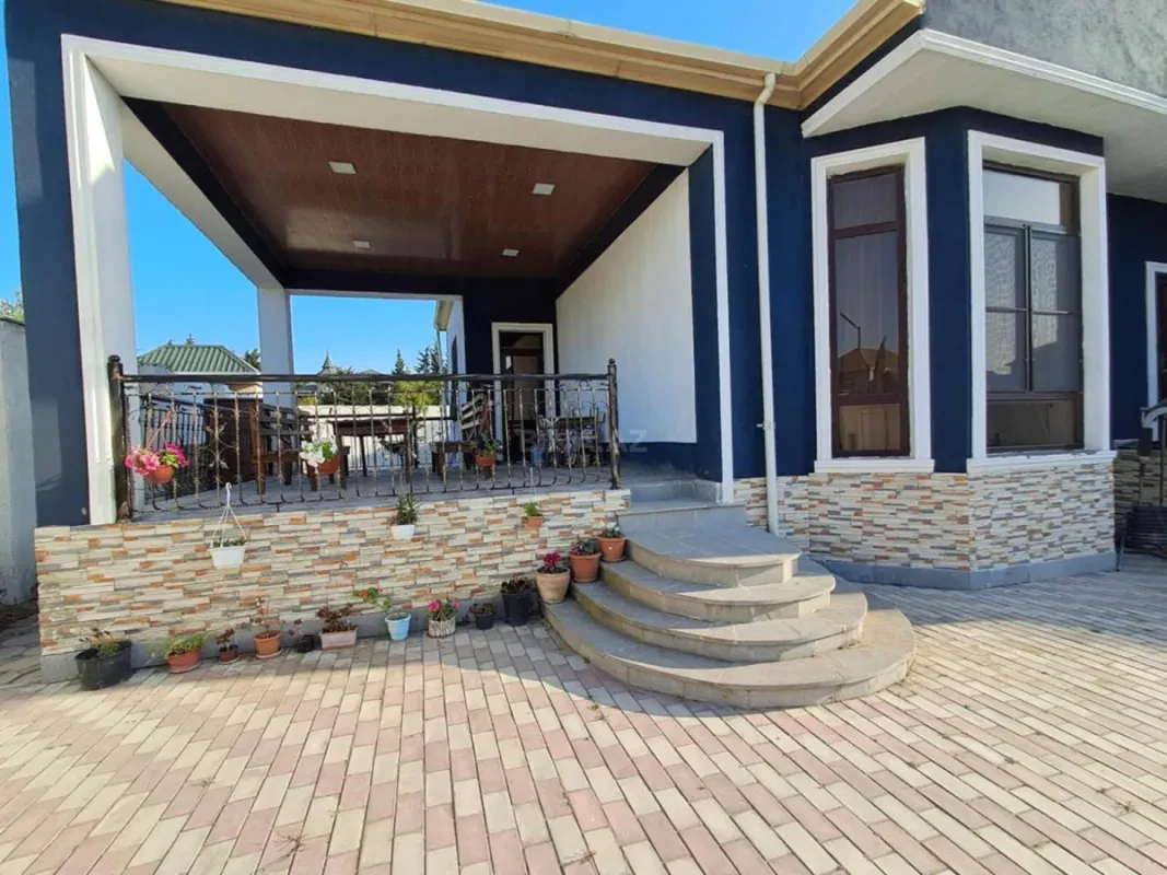 Satılır 4 otaqlı həyət evi 200 m²