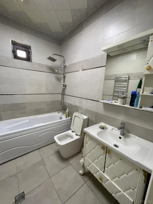 Satılır 4 otaqlı həyət evi 200 m²