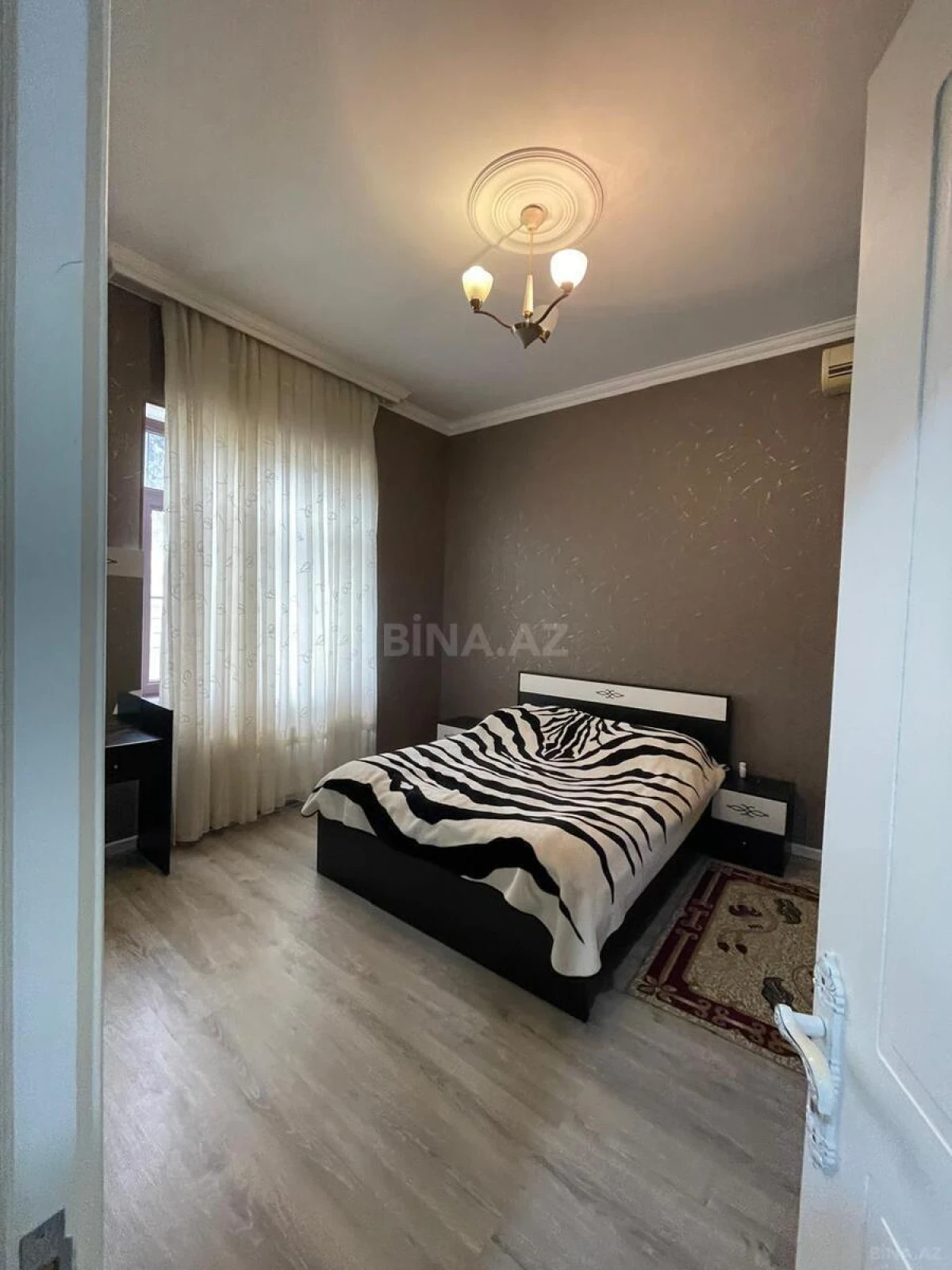 Satılır 4 otaqlı həyət evi 200 m²