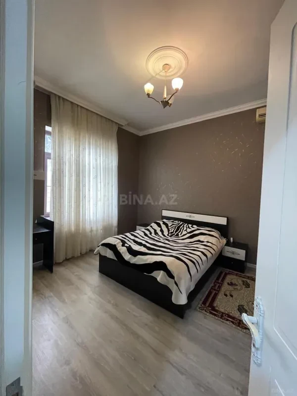 Satılır 4 otaqlı həyət evi 200 m²