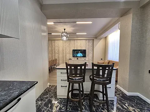 Kirayə verilir 2 otaqlı mənzil 60 m²