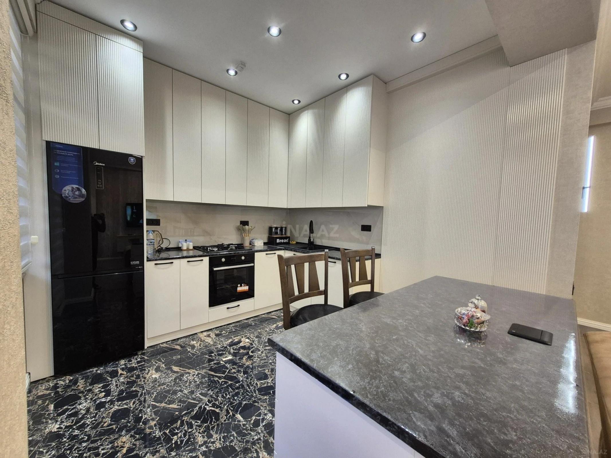 Kirayə verilir 2 otaqlı mənzil 60 m²