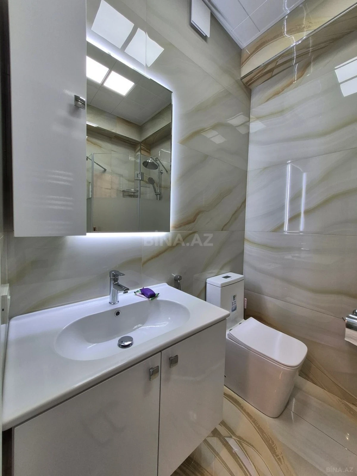Kirayə verilir 2 otaqlı mənzil 60 m²