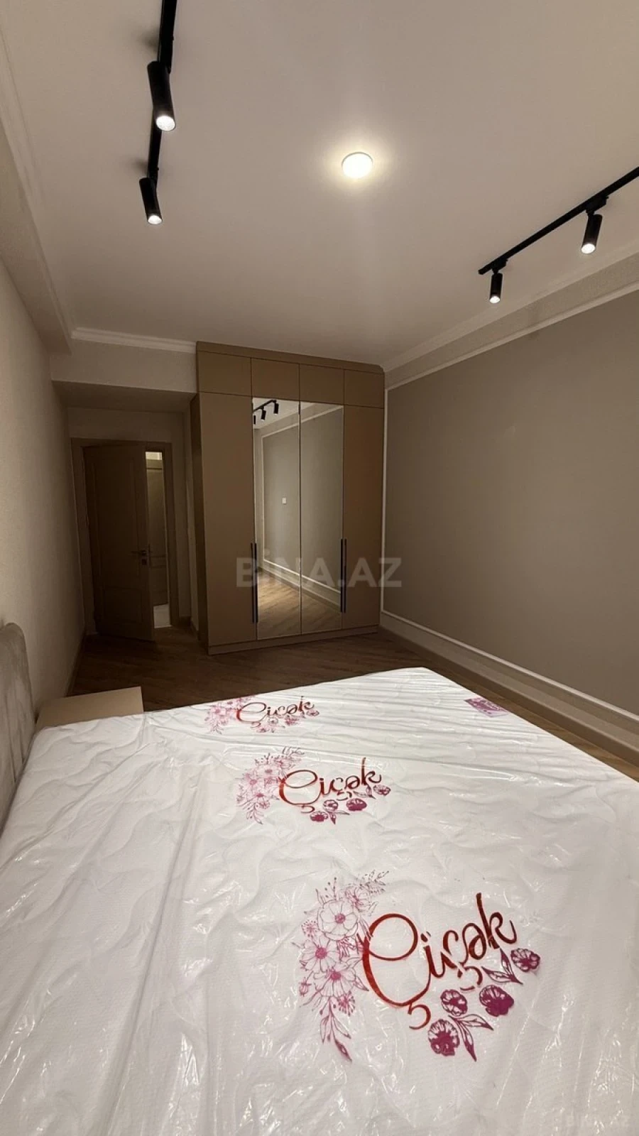 Kirayə verilir 2 otaqlı mənzil 68 m²