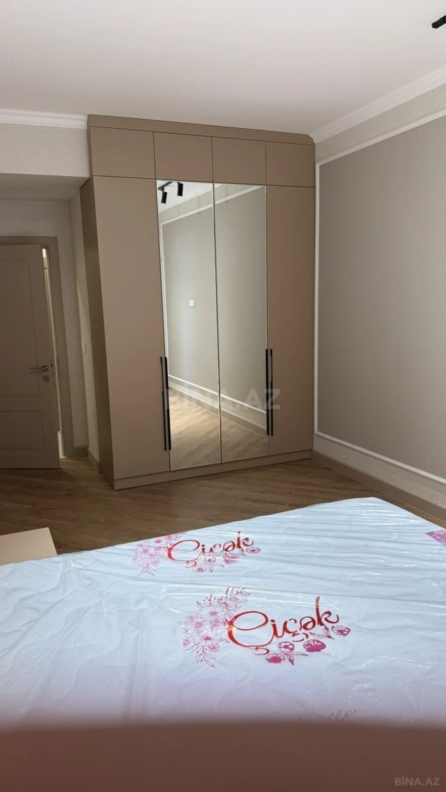 Kirayə verilir 2 otaqlı mənzil 68 m²