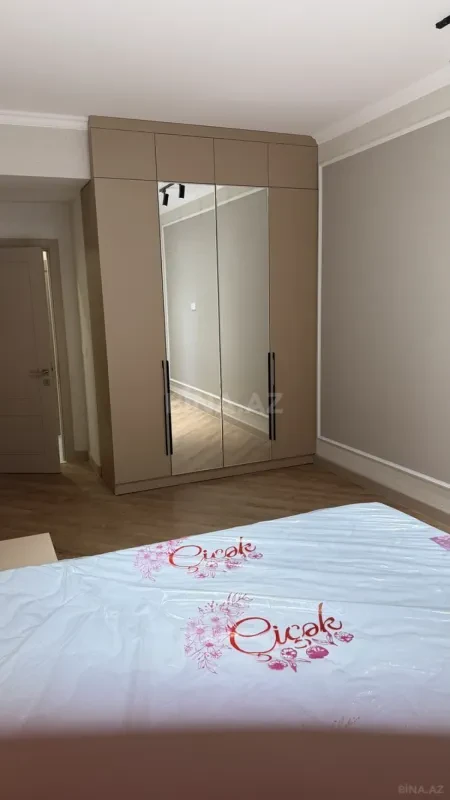 Kirayə verilir 2 otaqlı mənzil 68 m²