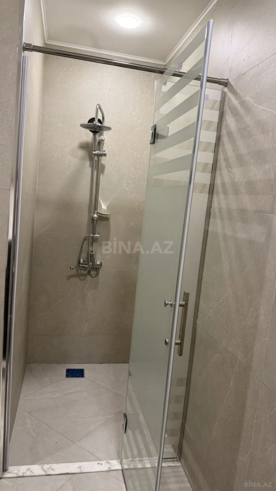 Kirayə verilir 2 otaqlı mənzil 68 m²