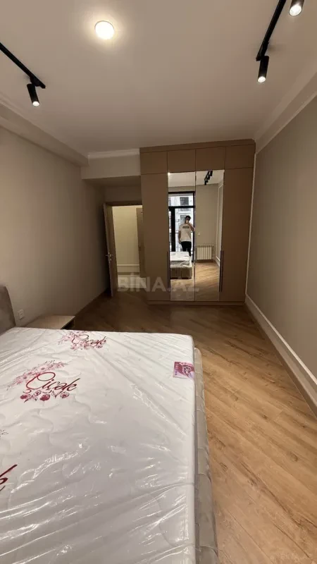 Kirayə verilir 2 otaqlı mənzil 68 m²