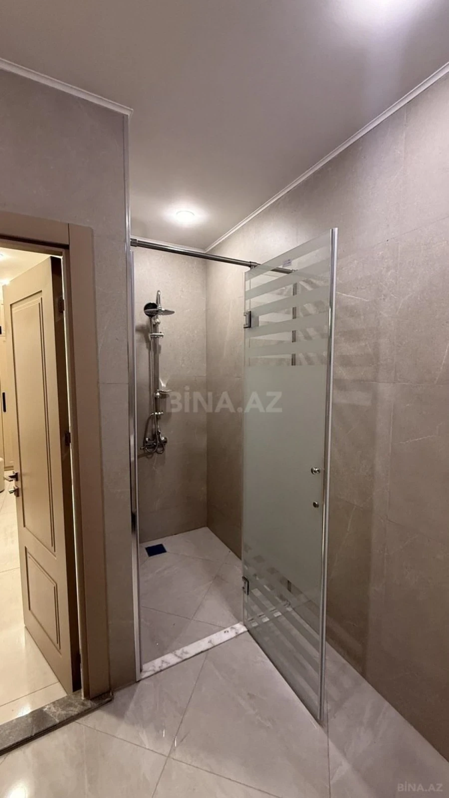 Kirayə verilir 2 otaqlı mənzil 68 m²