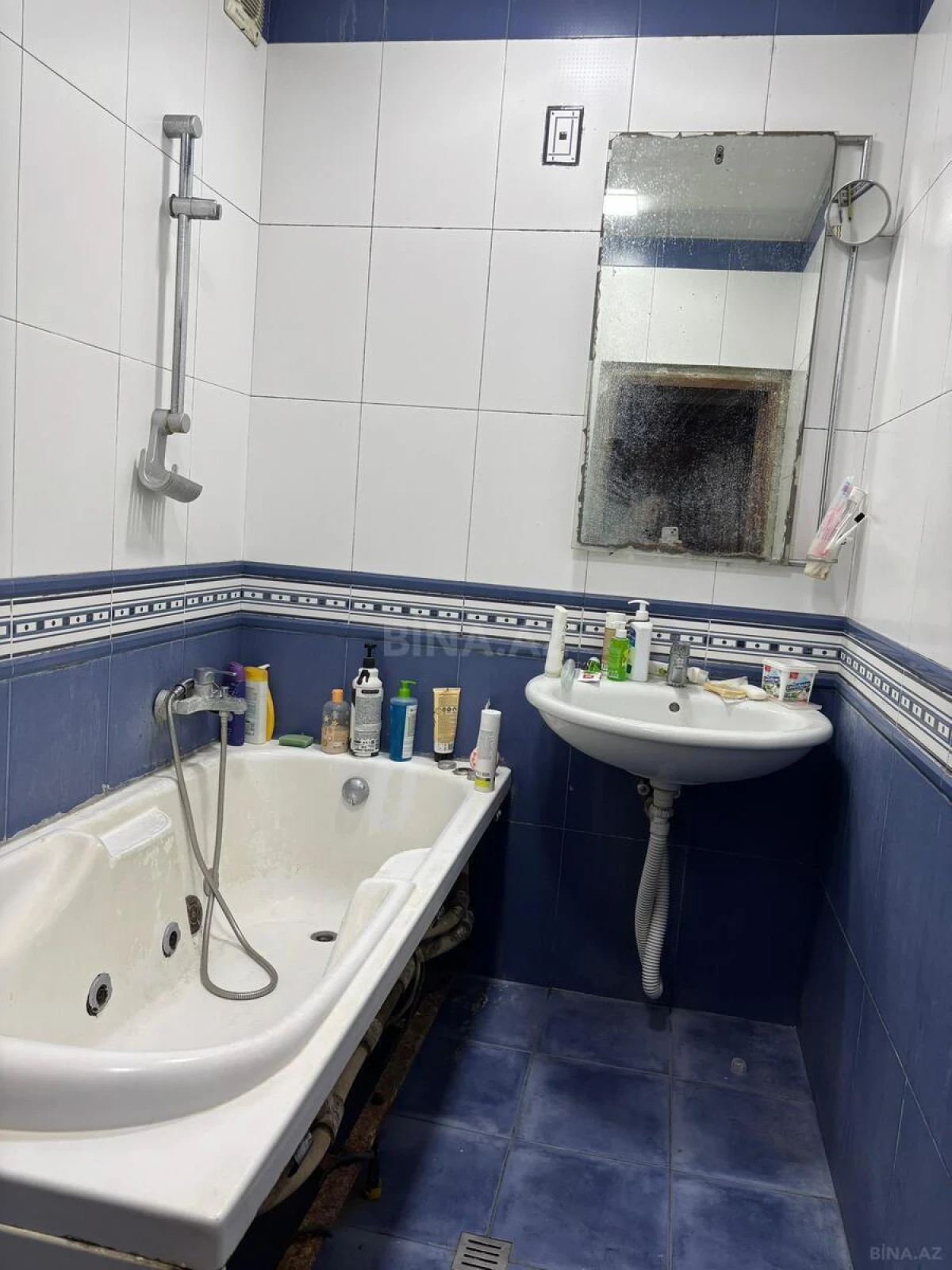 Kirayə verilir 3 otaqlı mənzil 1 m²