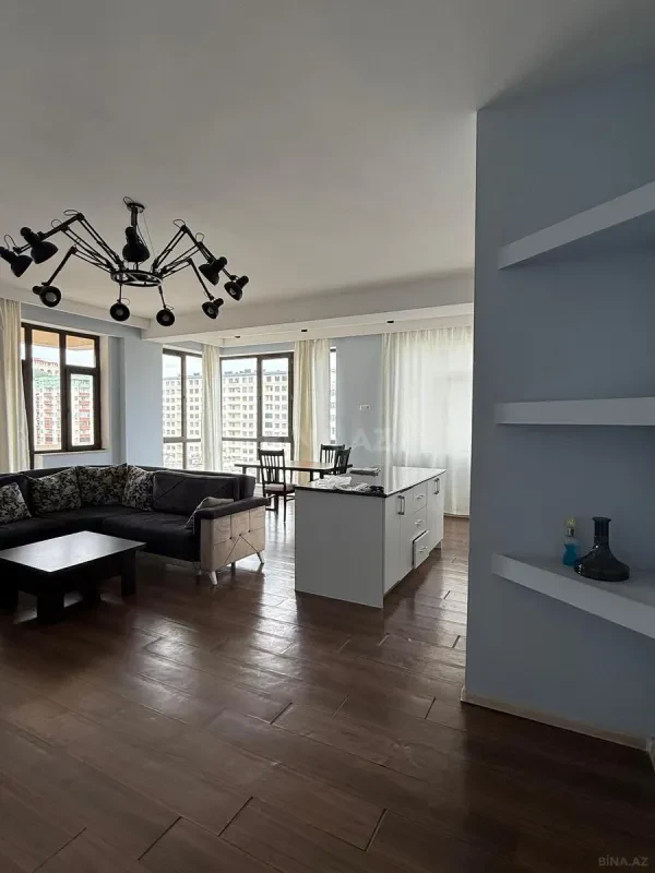 Satılır 4 otaqlı mənzil 156 m²