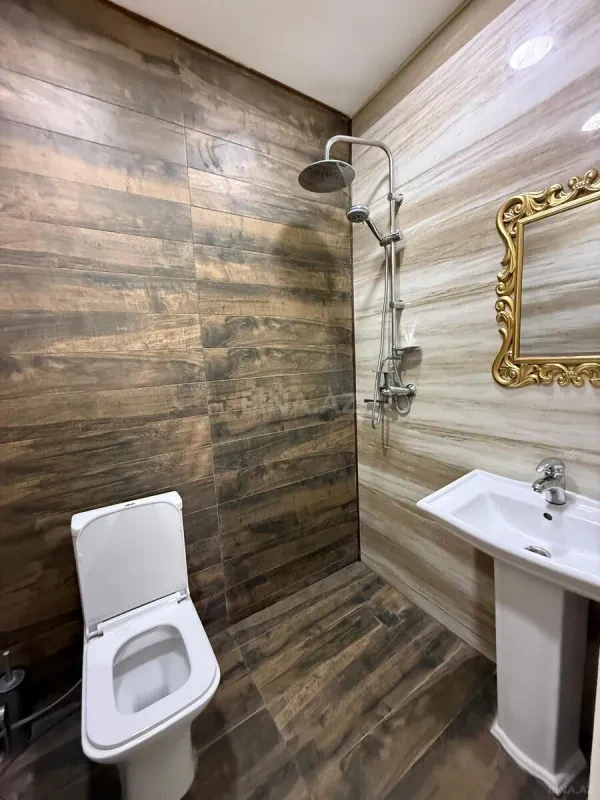 Satılır 4 otaqlı mənzil 156 m²