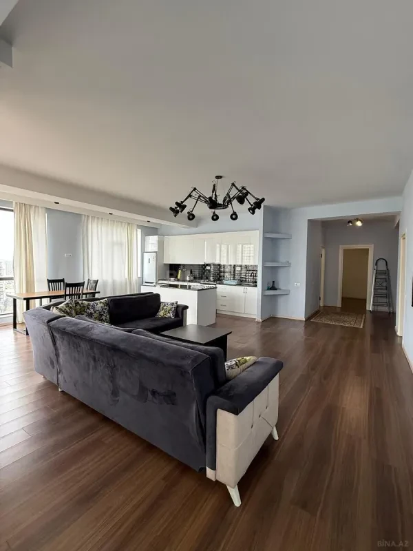 Satılır 4 otaqlı mənzil 156 m²