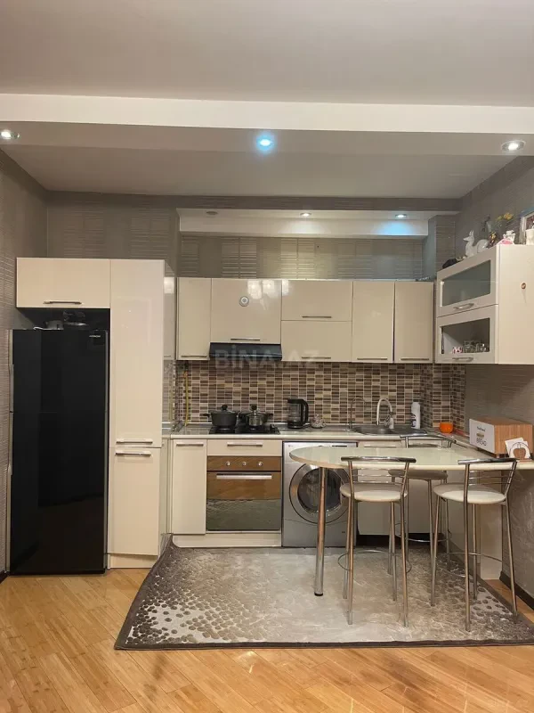 Kirayə verilir 3 otaqlı mənzil 120 m²