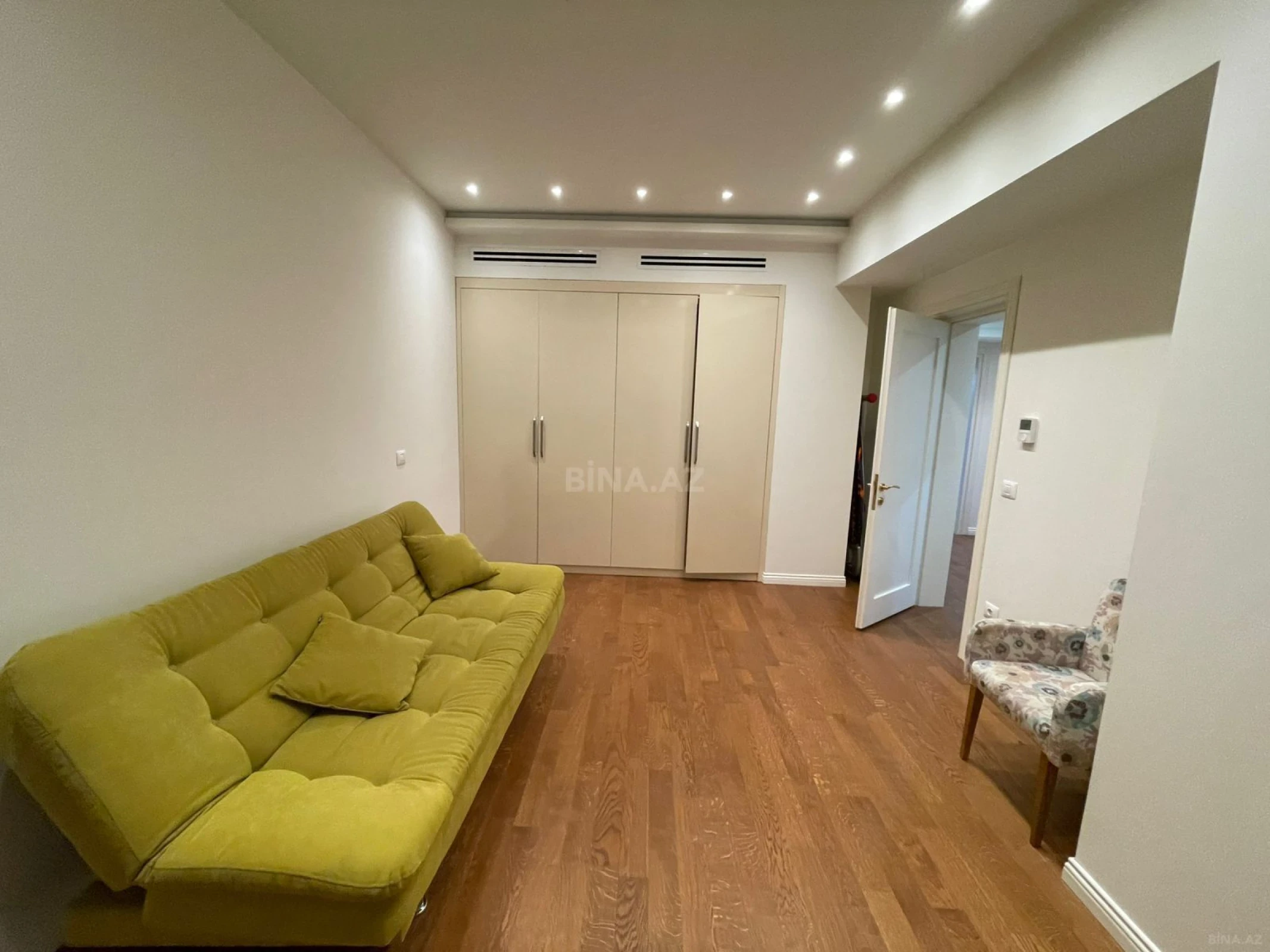 Kirayə verilir 4 otaqlı mənzil 190 m²