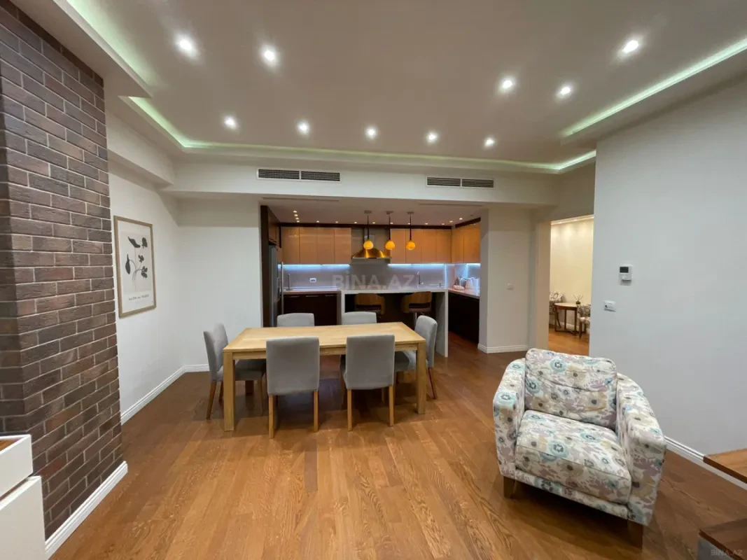 Kirayə verilir 4 otaqlı mənzil 190 m²