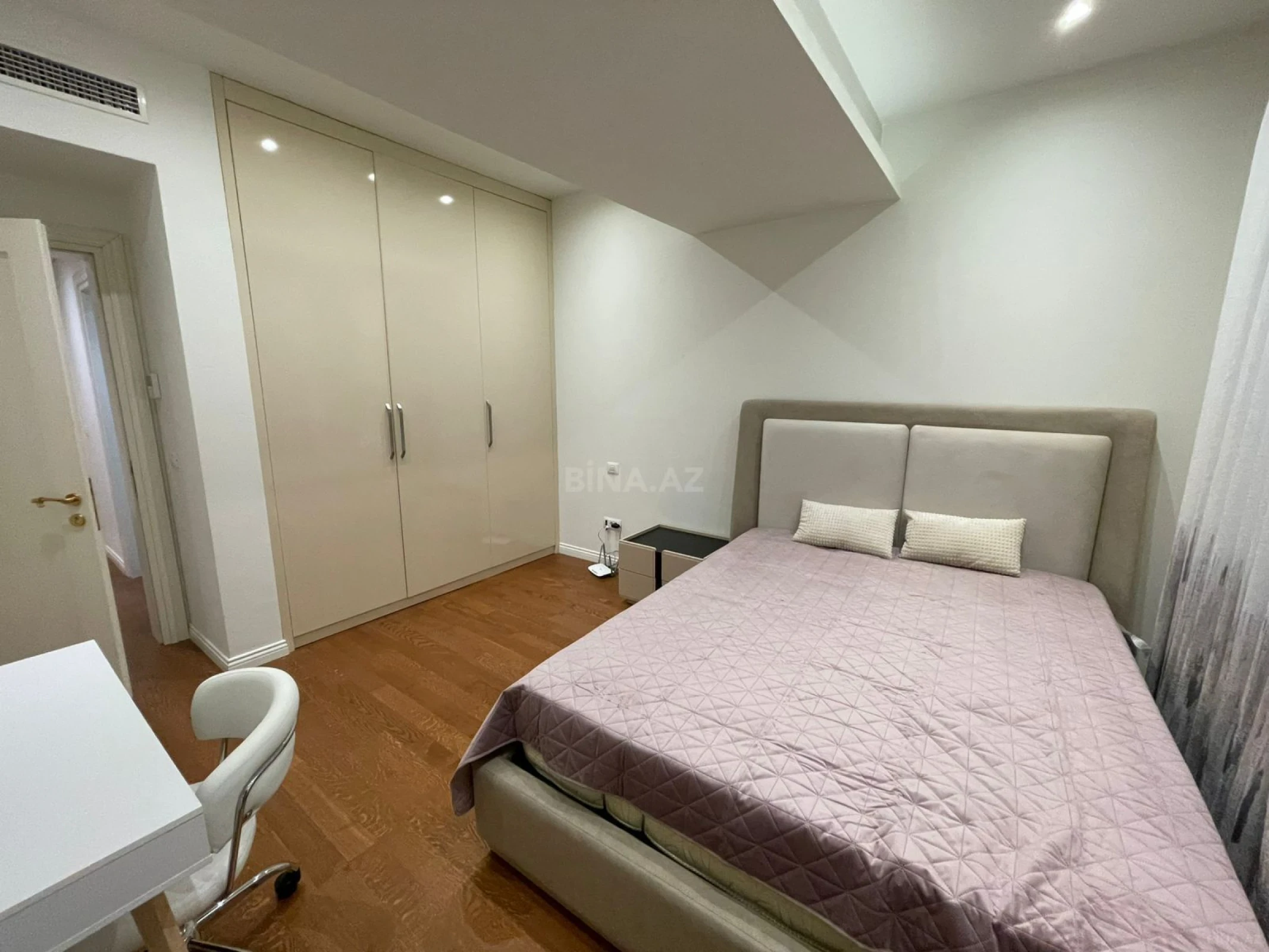 Kirayə verilir 4 otaqlı mənzil 190 m²