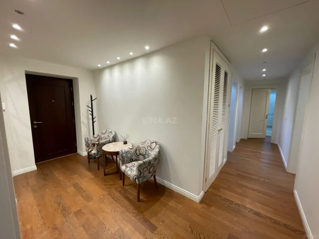 Kirayə verilir 4 otaqlı mənzil 190 m²