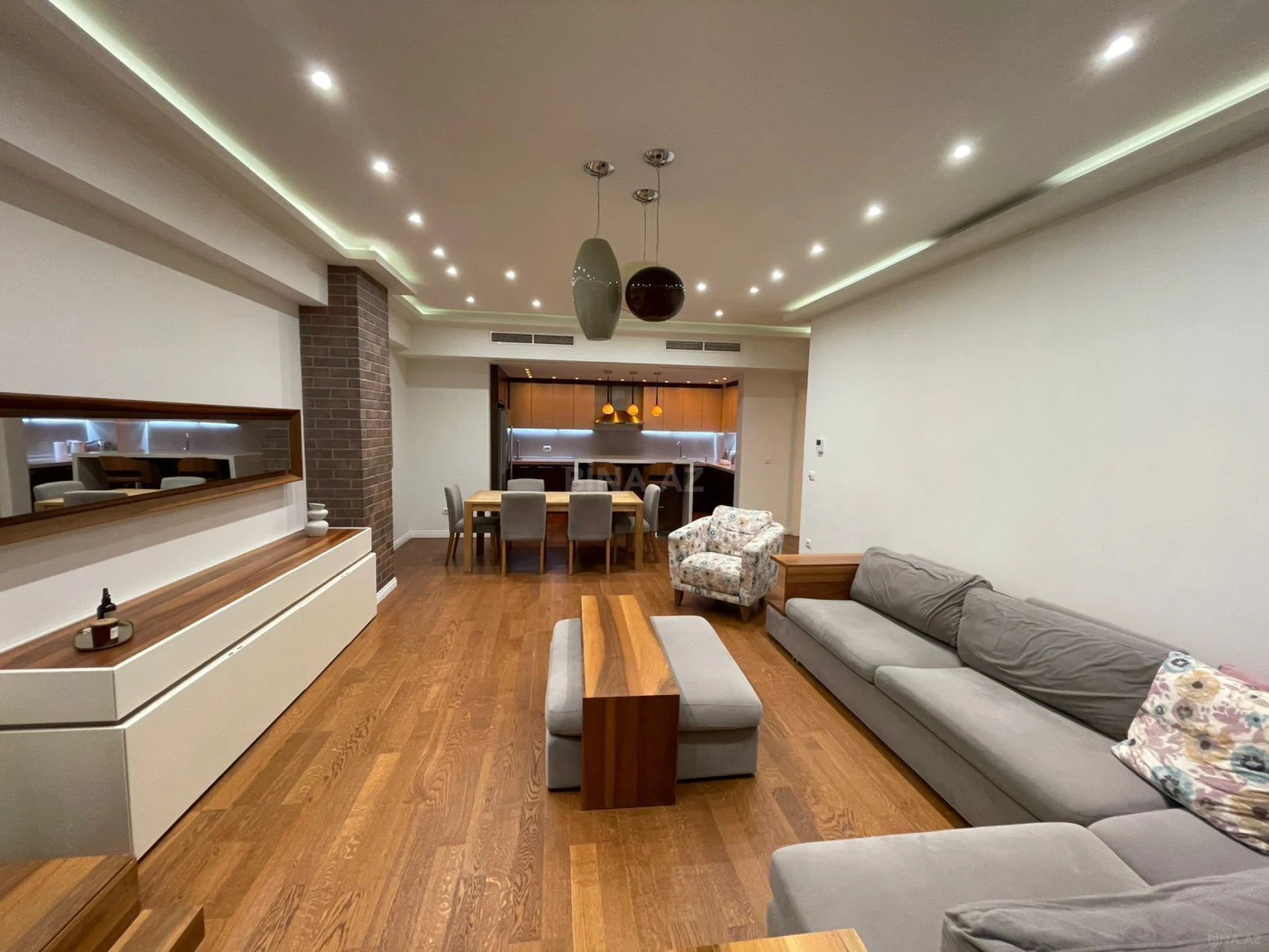 Kirayə verilir 4 otaqlı mənzil 190 m²