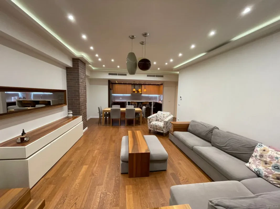 Kirayə verilir 4 otaqlı mənzil 190 m²