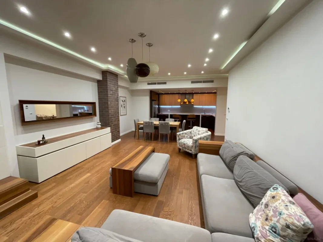 Kirayə verilir 4 otaqlı mənzil 190 m²