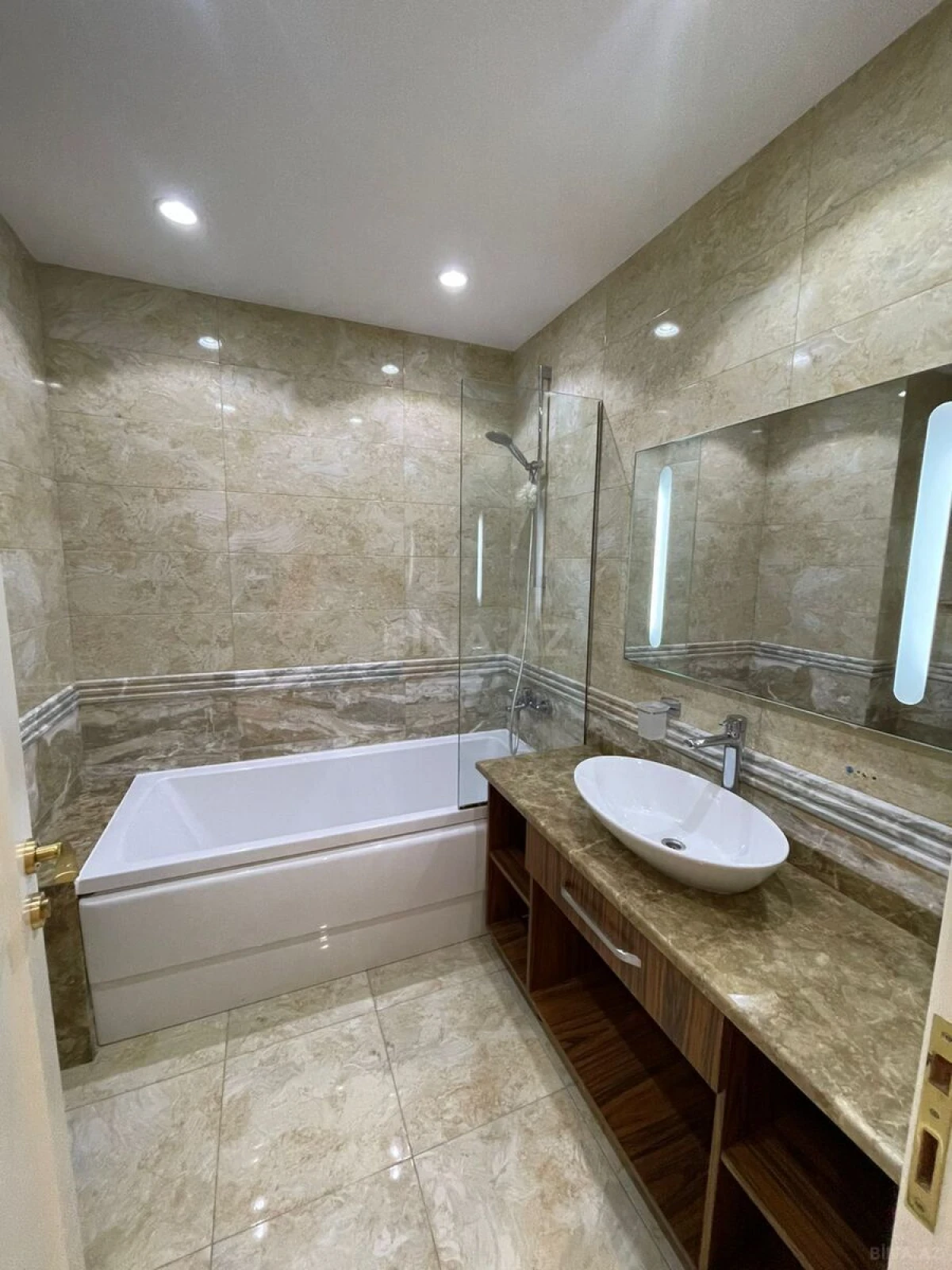 Kirayə verilir 4 otaqlı mənzil 190 m²