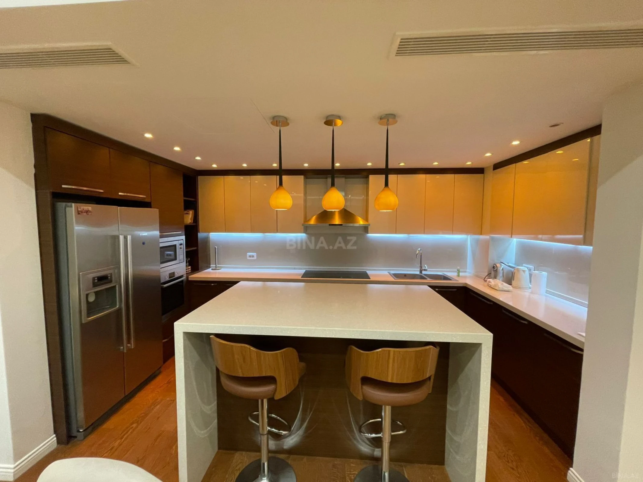 Kirayə verilir 4 otaqlı mənzil 190 m²