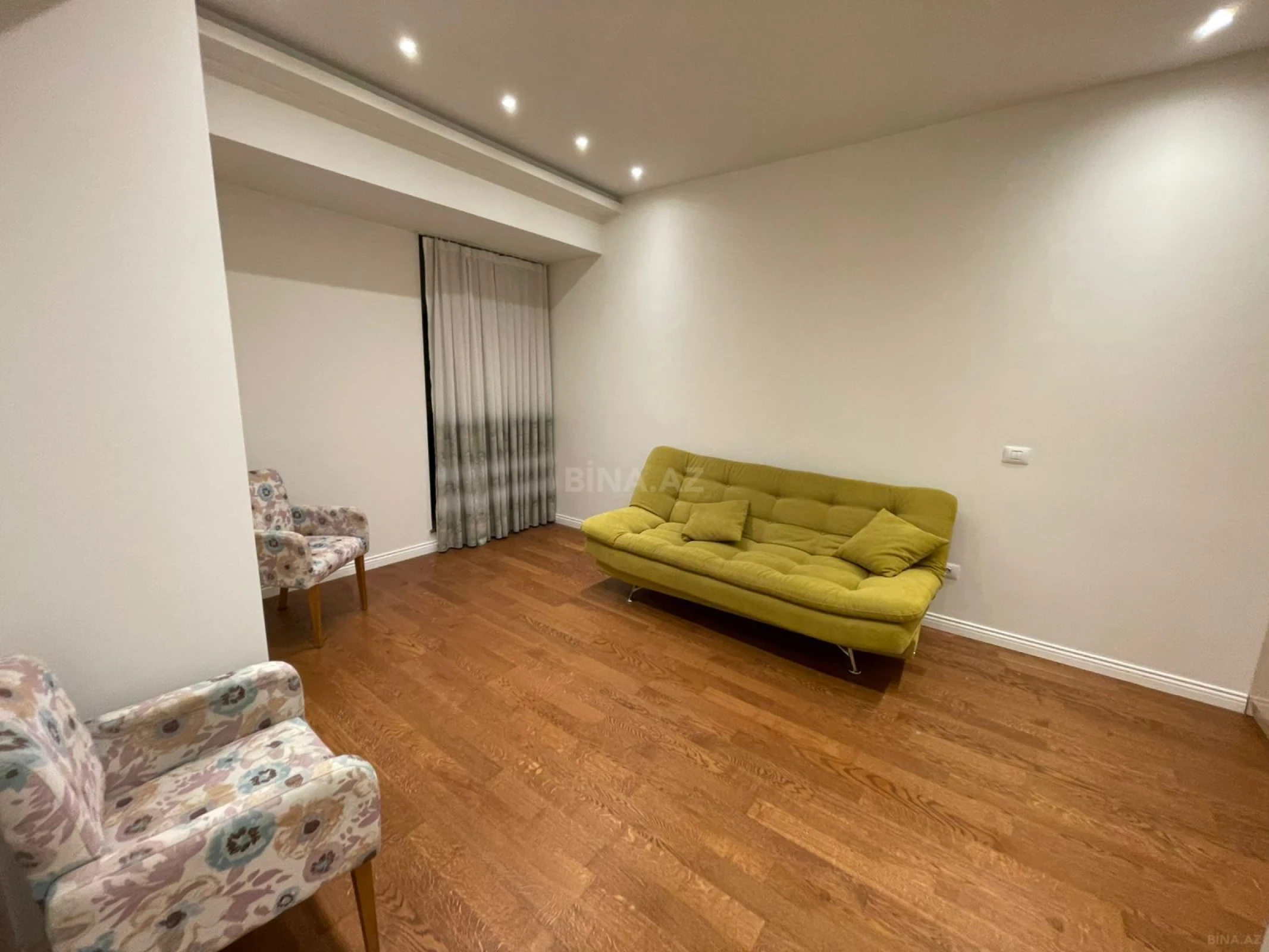 Kirayə verilir 4 otaqlı mənzil 190 m²