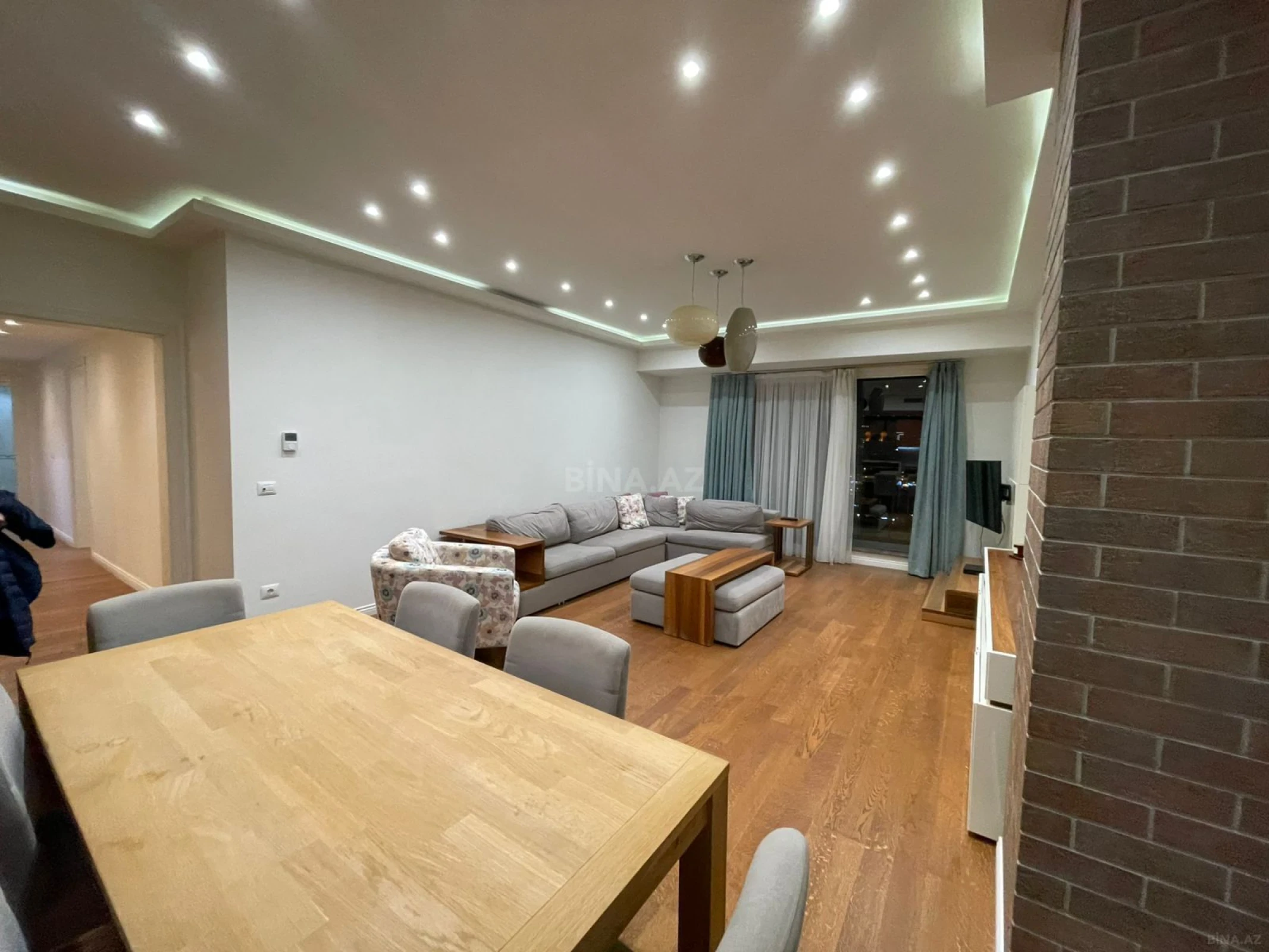 Kirayə verilir 4 otaqlı mənzil 190 m²