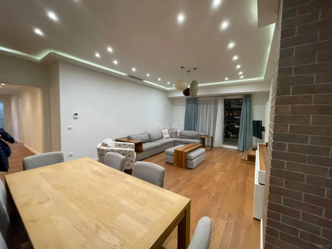 Kirayə verilir 4 otaqlı mənzil 190 m²