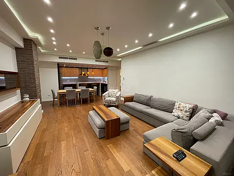 Kirayə verilir 4 otaqlı mənzil 190 m²