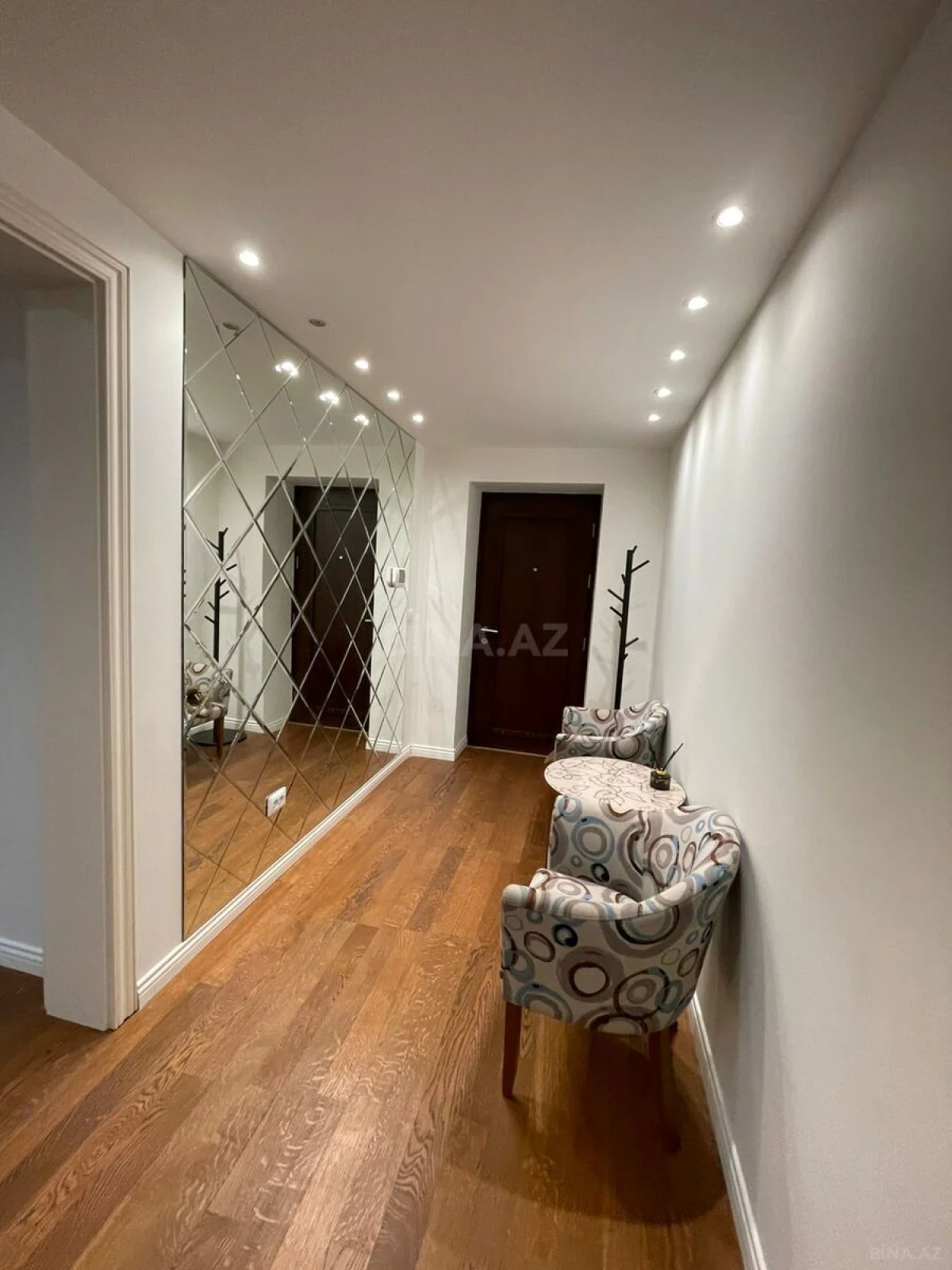 Kirayə verilir 4 otaqlı mənzil 190 m²