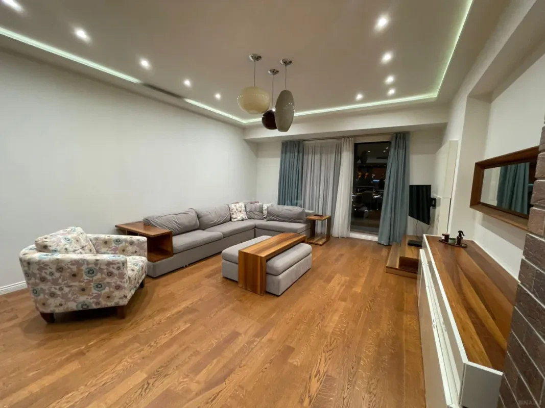 Kirayə verilir 4 otaqlı mənzil 190 m²