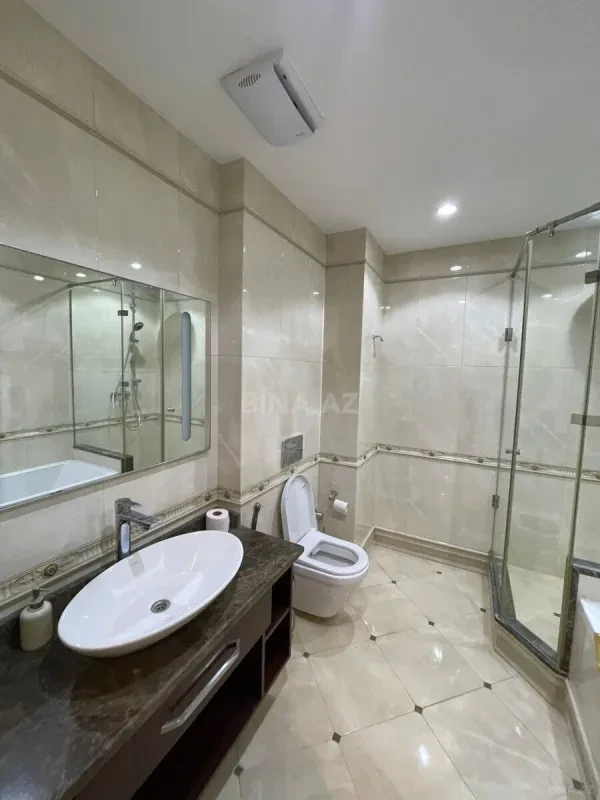 Kirayə verilir 4 otaqlı mənzil 190 m²