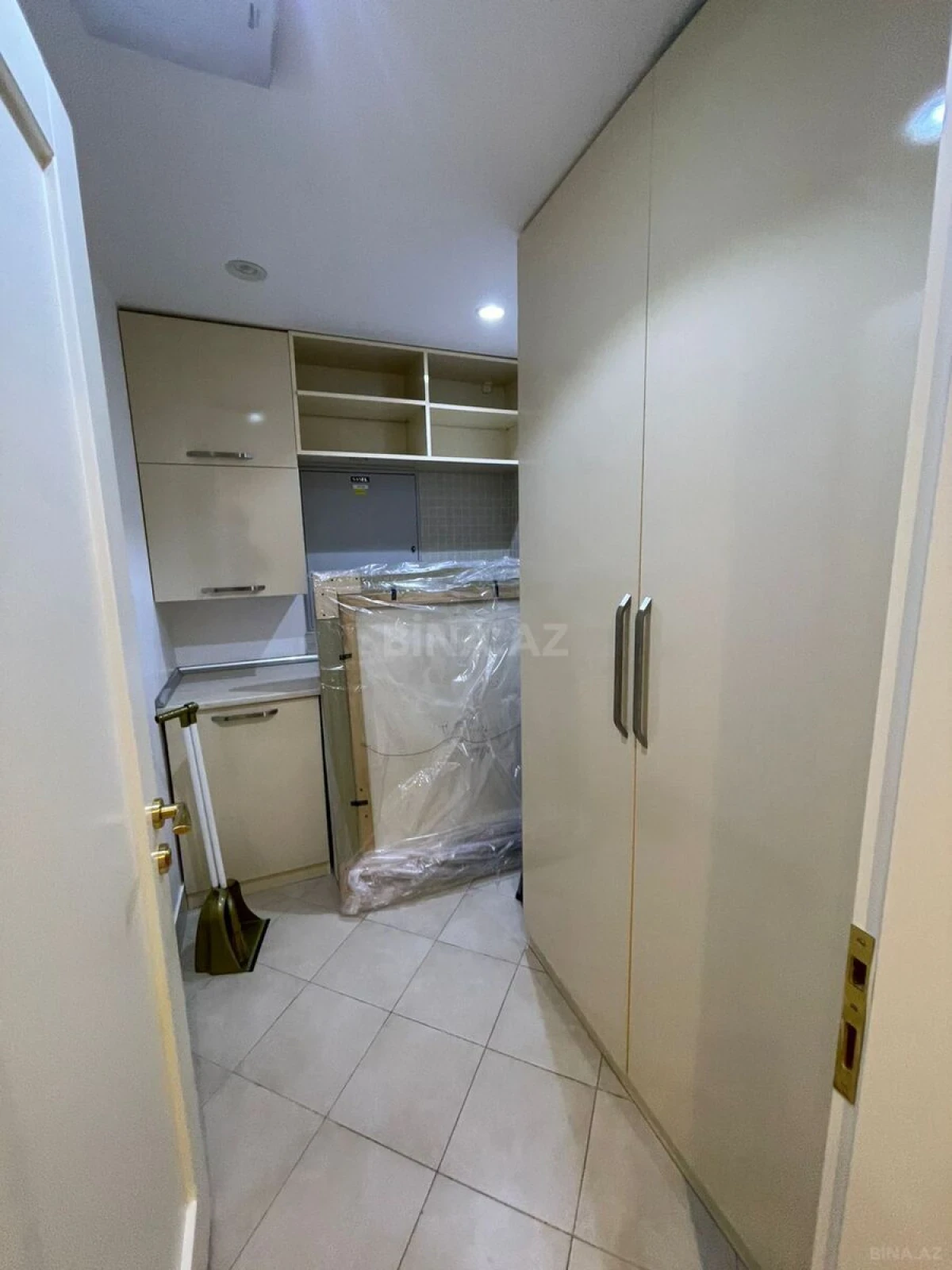Kirayə verilir 4 otaqlı mənzil 190 m²