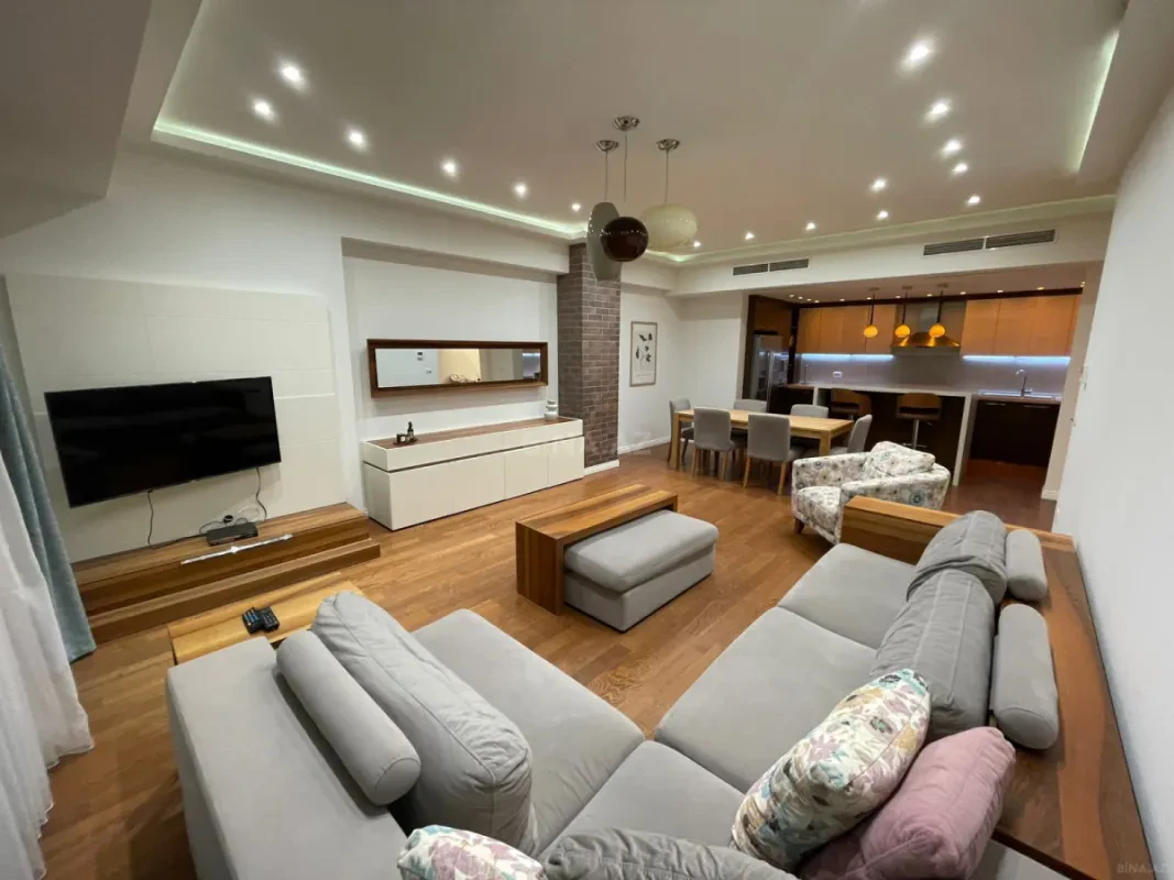 Kirayə verilir 4 otaqlı mənzil 190 m²