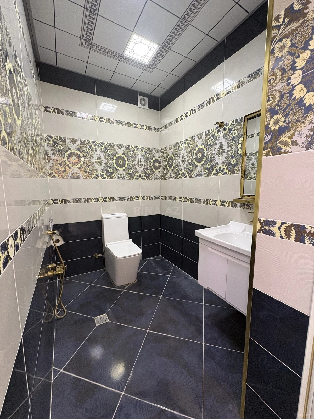 Kirayə verilir 3 otaqlı mənzil 119.5 m²