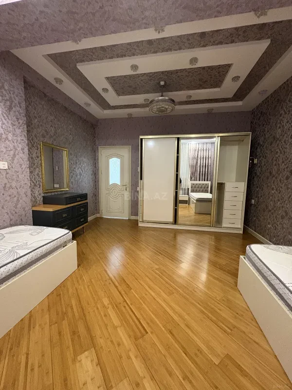 Kirayə verilir 3 otaqlı mənzil 119.5 m²