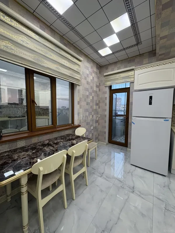 Kirayə verilir 3 otaqlı mənzil 119.5 m²