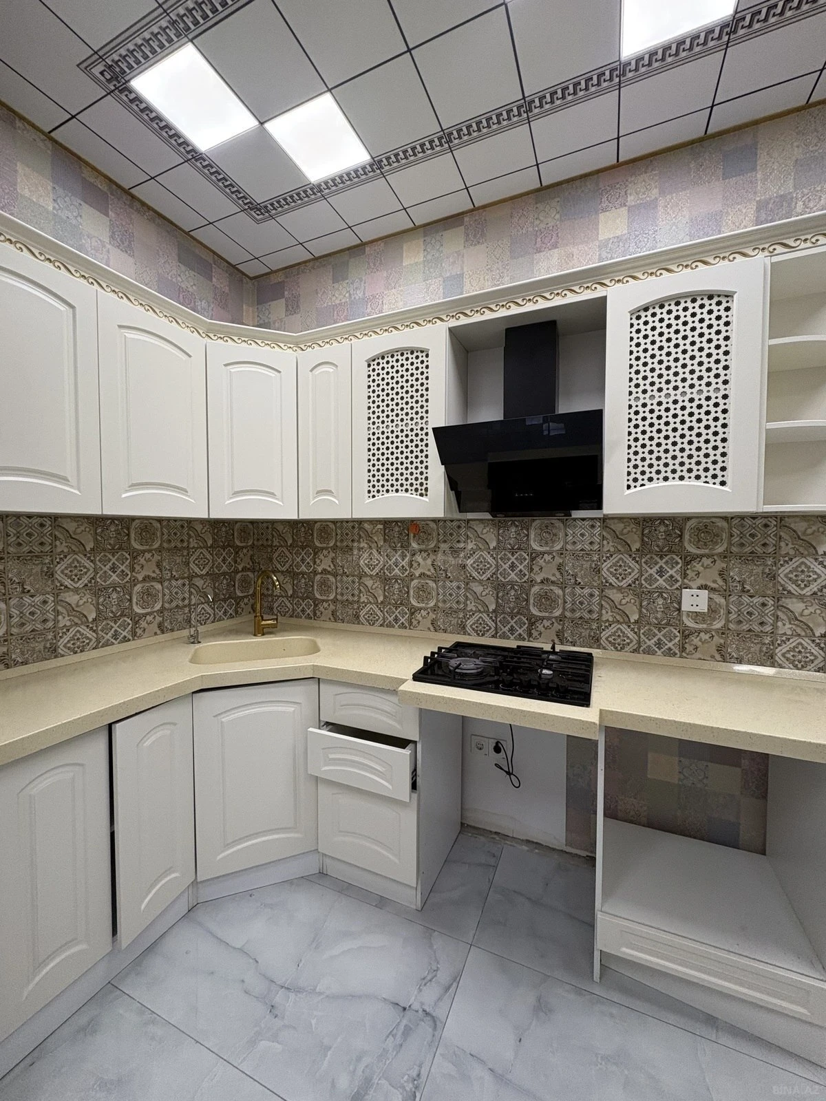 Kirayə verilir 3 otaqlı mənzil 119.5 m²